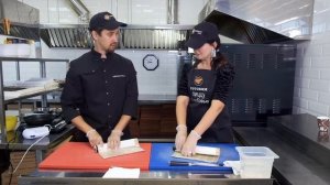 Как приготовить жареный ролл с лососем в домашних условиях. УЧИМСЯ ДЕЛАТЬ РОЛЛЫ ДОМА.