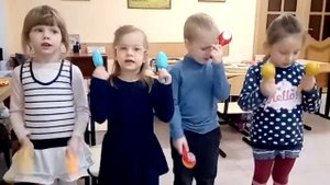Ладушки . Игра на маракасах.
