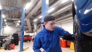 Как откручиваем сорванную гайку колеса для глухих (DEAF)