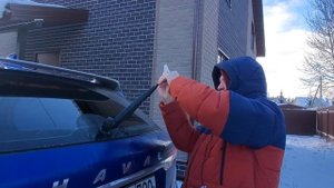 Скрипят дворники по стеклу / Наледь на дворниках / Дворники плохо чистят