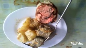 приготовил рыбу в пакетеке с картошкой в микроволновке. было вкусно