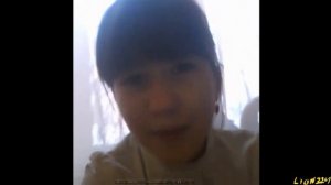 Школьница снимает видео блог