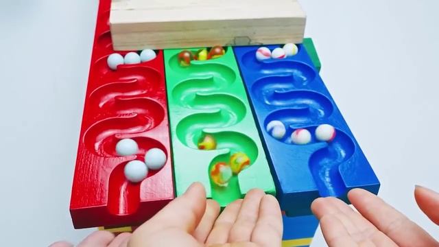 Шарики катаются по лабиринту_видео для детей_2023_60 смотреть онлайн