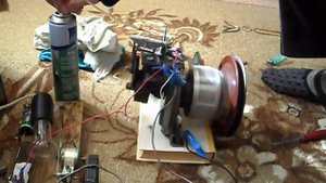 Двигатель из компрессора холодильника2