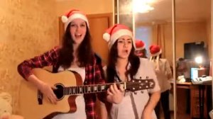 девушки прикольно поют про новый год