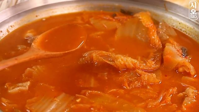 ASMR MUKBANG | 직접 만든 돼지 김치찌개 계란후라이 소세지 두부 구이 김치 김 먹방 & 레시피 KIMCHI STEW AND TOFU SAUSAGE EATING смотреть онлайн