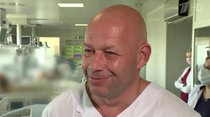 Поздравления с юбилеем принимает директор НИИ имени Склифосовского Сергей Петриков