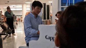 ? Pianist performs at Catania Airport with "Ballade pour Adeline" of Richard Clayderman ?