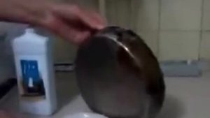 Как быстро почистить сковородку?