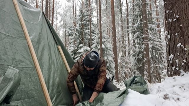 СТРОИТЕЛЬСТВО БАЛАГАНА В ЛЕСУ. НАКРЫВАЮ КРЫШУ. ДИКАЯ КУХНЯ ! МЯСО КЕНГУРУ ЗАПЕЧЁННОЕ НА УГЛЯХ! смотреть онлайн