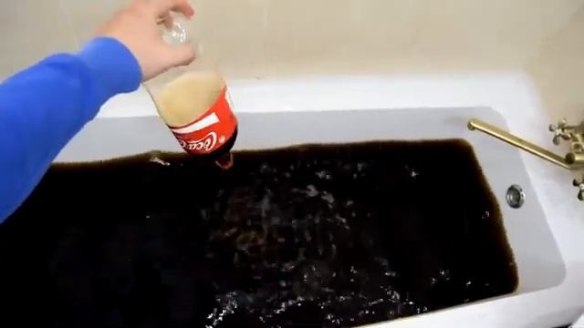 Ванна кока колы 250 бутылок смотреть онлайн