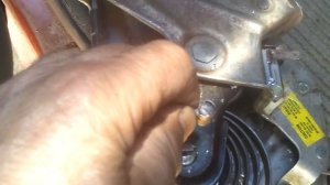 КРАЙСЛЕР. Ремонт переднего тросика  стояночного тормоза.