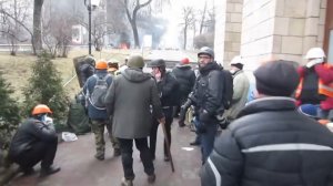 Майдан Беркут стрелял боевыми патронами