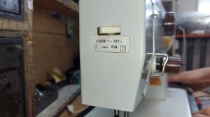 Швейная машинка Чайка 134 А на зиг заге стягивает строчку снизу