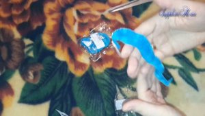 Извилистый мохнатый червячок - игрушка-магия для детей.