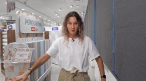 Как состыковать обои на стене?