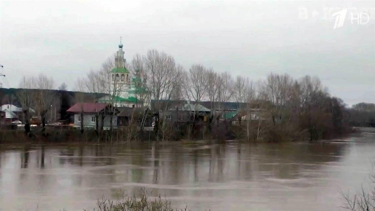 В Пермском крае спешно укрепляют дамбы, защищающие город Кунгур