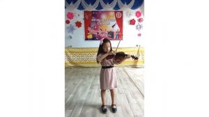 "Мишка с куклой" - Нургаликызы Амина, скрипка, 8 лет.