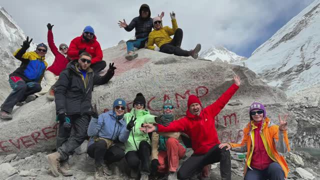 Невероятный трекинг к Базовому лагерю Эверест 2023 смотреть онлайн