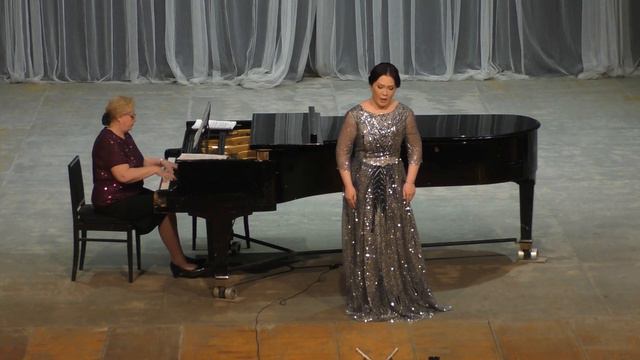 Чжан Тинтин（Меццо-сопрано）А.Новиков - Аризона матери из Кантаты -《Нам нужны мир 》 смотреть онлайн