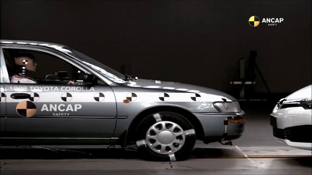 Краш тест Toyota Corolla 1998 и 2015 годов. смотреть онлайн