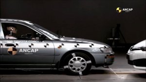 Краш тест Toyota Corolla 1998 и 2015 годов.
