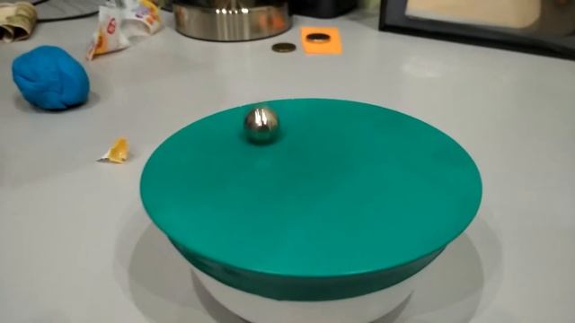? Смешно прыгающий шарик