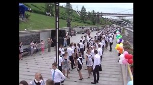 Выпускники Тюмени станцевали  «Вальс на Набережной»