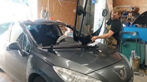 Сложная установка большого лобового одним мастером.