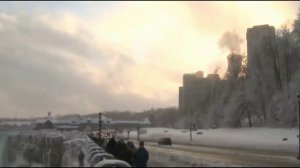 Аномальные холода превратили Ниагарский водопад в изящную иллюзию