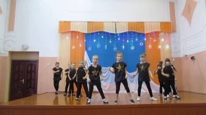 Выступление кружка "Хариография", танец "Круче всех"