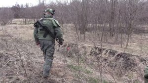 Репортаж о боевой работе военных инженеров сводного отряда разминирования.
