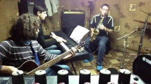 саксафон, кларнет, клавиши, бас