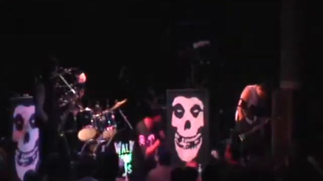 Walk Among Us (Misfits Tribute)- Return of the Fly смотреть онлайн