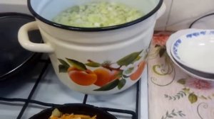Борщ с килькой в томатном соусе.Бюджетный и вкусный обед.