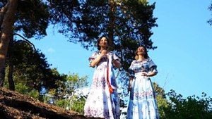 "Родимая земля", поёт вокальный дуэт Отрада