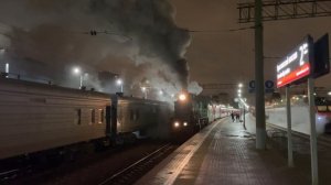 Отправление паровоза Су 252-20 с туристическим поездом с Ярославского вокзала.