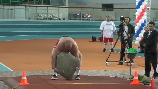 Кубок Земли Олонхо, поднятие камня смотреть онлайн