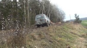 Дорога на лесное озеро на внедорожнике Хундай Галлопер.