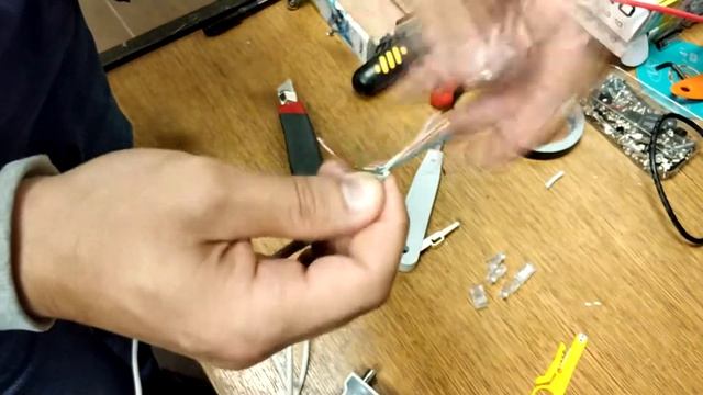 Как обжать интернет/сетевой кабель. Витая пара RJ45 смотреть онлайн