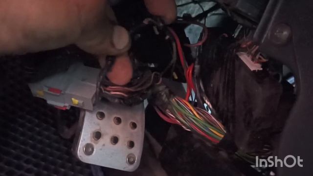 Лада Приора не запускается, нет питания на топливный насос. смотреть онлайн