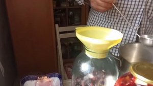 Яблочный компот с ежевикой.