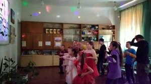 Дискотека "Зажигай" Танцы - повторялки