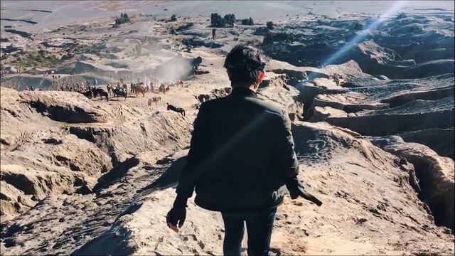 BROMO MOUNTAIN IN 2020 | 1 MINUTE 30 SECOND | ACTIVE VOLCANO IN JAVA INDONESIA | CINEMATIC FOOTAGE смотреть онлайн