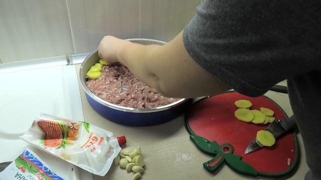 ЕСЛИ У ВАС ЕСТЬ КАРТОШКА ? И ФАРШ, ПРИГОТОВЬТЕ ЭТОТ ПРОСТОЙ И ВКУСНЫЙ РЕЦЕПТ В ДУХОВКЕ! смотреть онлайн