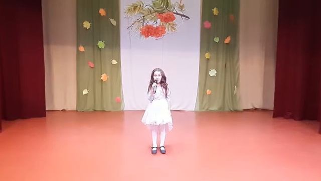 песня "Бабушка Полина" исполняет Багирова Кира, преподаватель Лаврова Н.С. смотреть онлайн