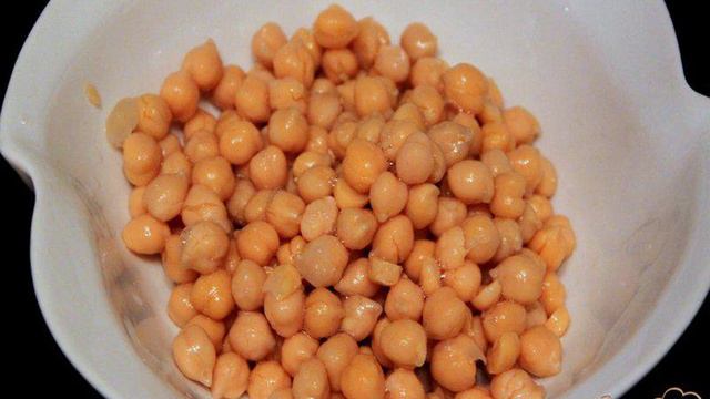 Салат из нута с морковкой по-корейски