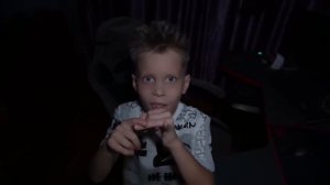 СИНИЙ МОНСТР В НАШЕМ ДОМЕ! РАДУЖНЫЕ ДРУЗЬЯ ЧТО ИМ НУЖНО?