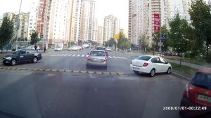 Почему нельзя переезжать пешеходный переход? Падение велосипедиста