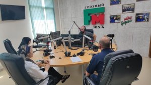 Сотрудник УФСИН рассказал о значимости принудительных работ в прямом эфире на радио ЧГТРК «Грозный»